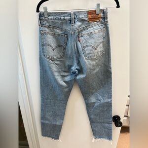 Levi’s Wedgie Straight Frayed Hem Jean